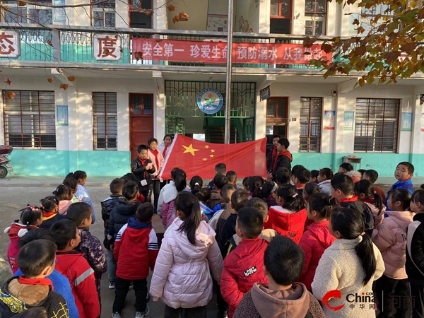 全球热讯:​西平县焦庄王老庄小学举行“爱国”主题的升旗仪式