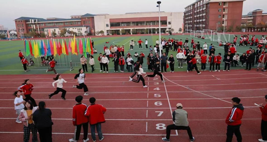 内乡县大桥乡灵山雷锋学校举行第一届田径运动会